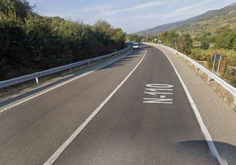 Tres heridos en una colisión frontal entre dos vehículos en la N-110, cerca de Navaconcejo