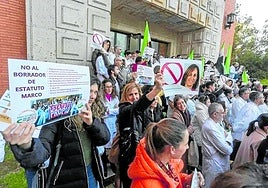 Protesta de médicos en Cáceres contra el Estatuto Marco el pasado mes de febrero.
