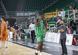 Jacinto Carbajal con Wildens Leveque, que ha sido la gran sensación de la pretemporada en el Cáceres