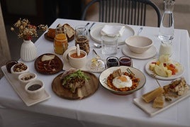 Brunch del restaurante Miga junto al Arco de la Estrella.