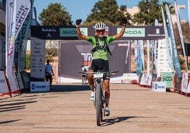 Natalia Fischer se estrena con victoria en la Titán Desert Almería