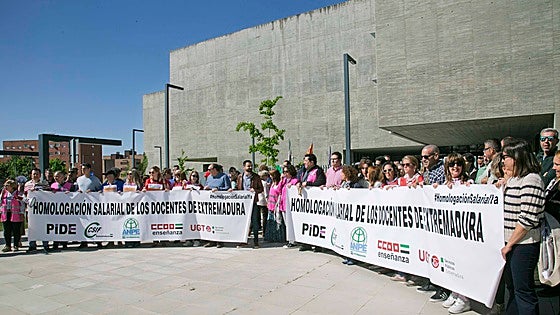 Los sueldos de los docentes extremeños: entre 2.400 y 3.700 euros brutos al mes