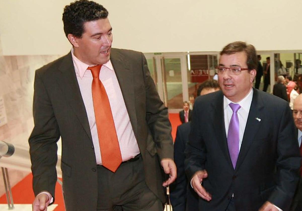 Guillermo Fernández Vara acompañado por Julián Quirós en 2008, cuando era director del Diario HOY, durante la gala de los Premios Extremeños de HOY.