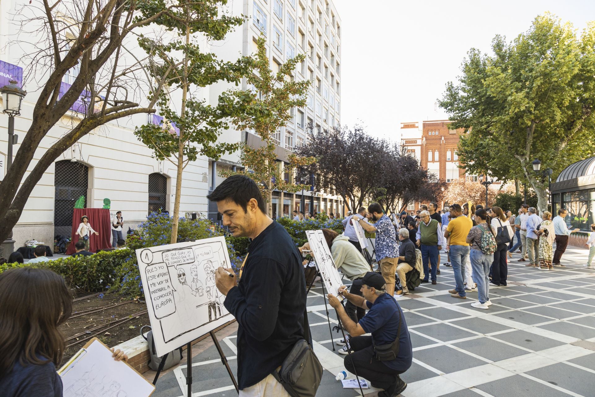 Fotos | El cómic invade el Paseo de San Francisco de Badajoz