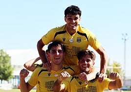Manu Rivas, Víctor Corral y Capi en un entrenamiento de esta semana.