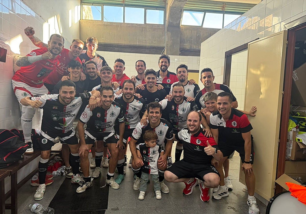 Los jugadores del GL Bolaños celebran la victoria ante el filial del Inter Movistar.