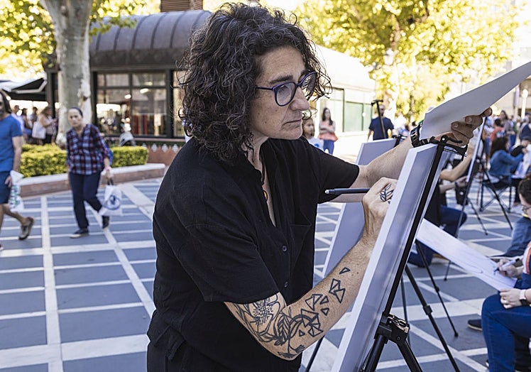 La ilustradora Montserrat Mazarriaga, especializada en el cómic histórico con perspectiva de género.