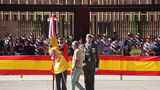 Cerca de 200 personas participan en la jura de bandera civil en Plasencia