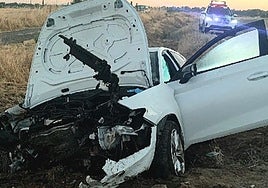 Así ha quedado el vehículo accidentado en la carretera BA-125, cerca de Valverde de Mérida, en el que ha perdido la vida una persona.
