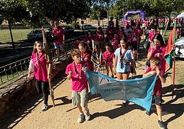 Un grupo de scouts abrió la multitudinaria Marcha Rosa en el parque del Cachón.