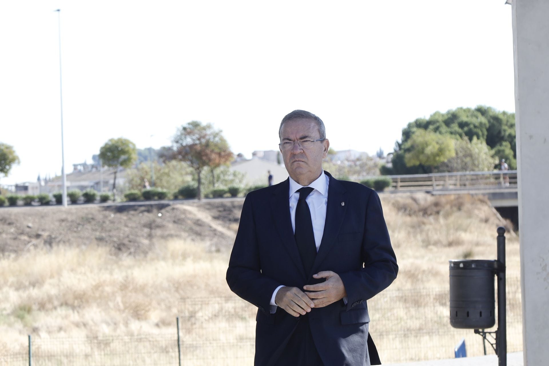 El expresidente José Antonio Monago acude este domingo al velatorio por Guillermo Fernández Vara en el tanatorio de Badajoz.