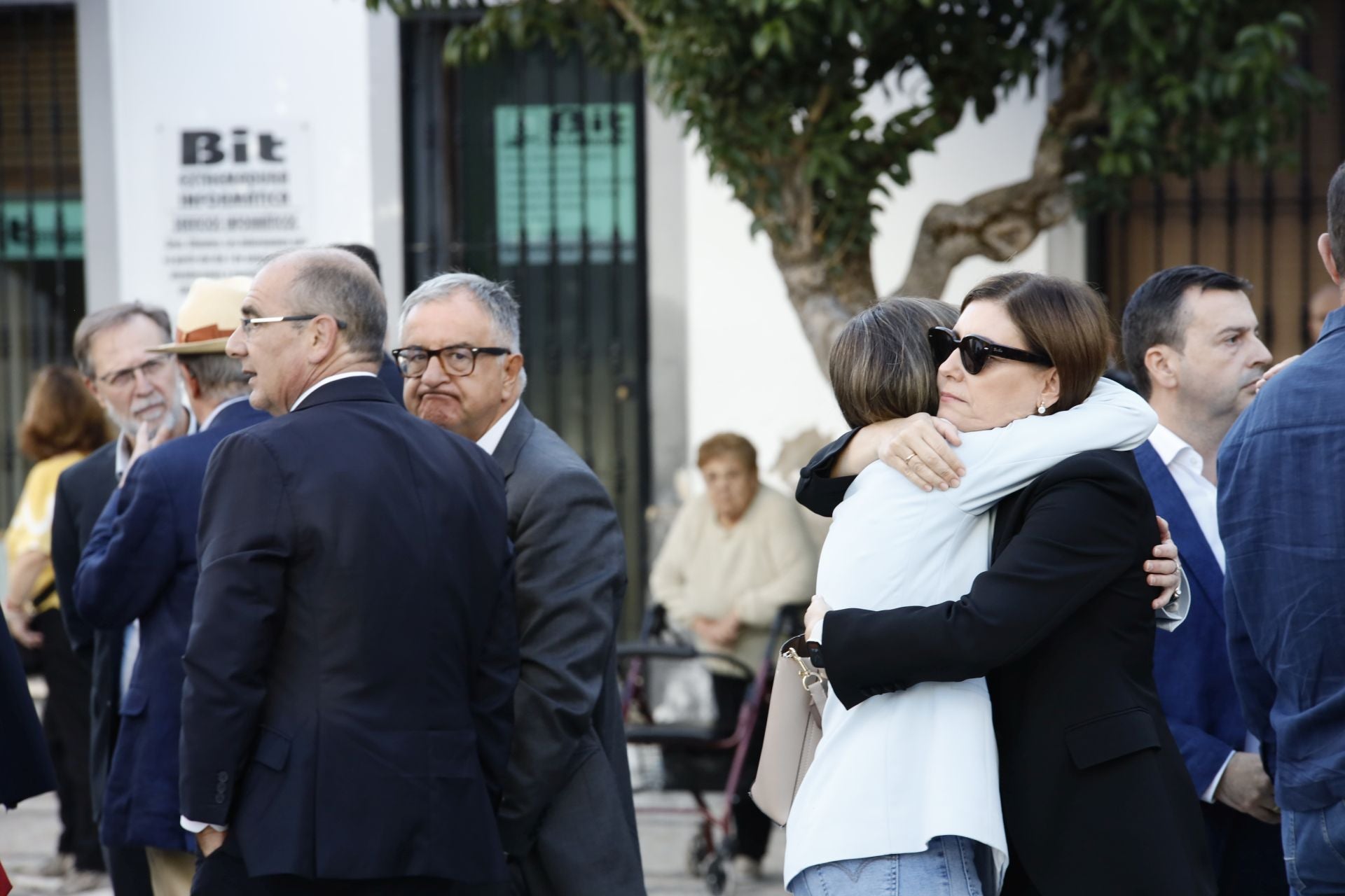 Cientos de personas despiden a Guillermo Fernández Vara en Olivenza