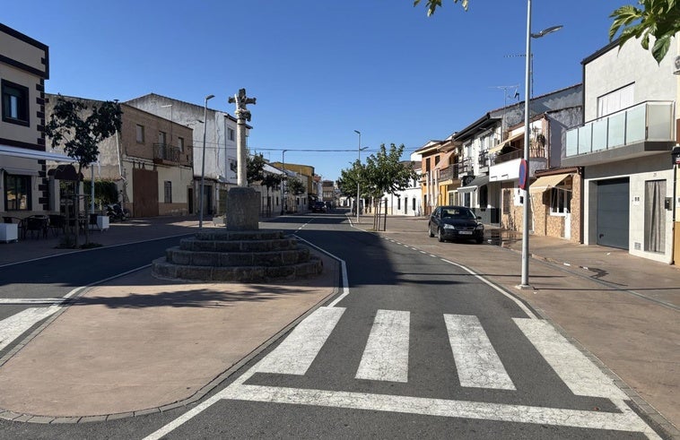 El alcalde fotografía coches estacionados, denuncia y sanciona