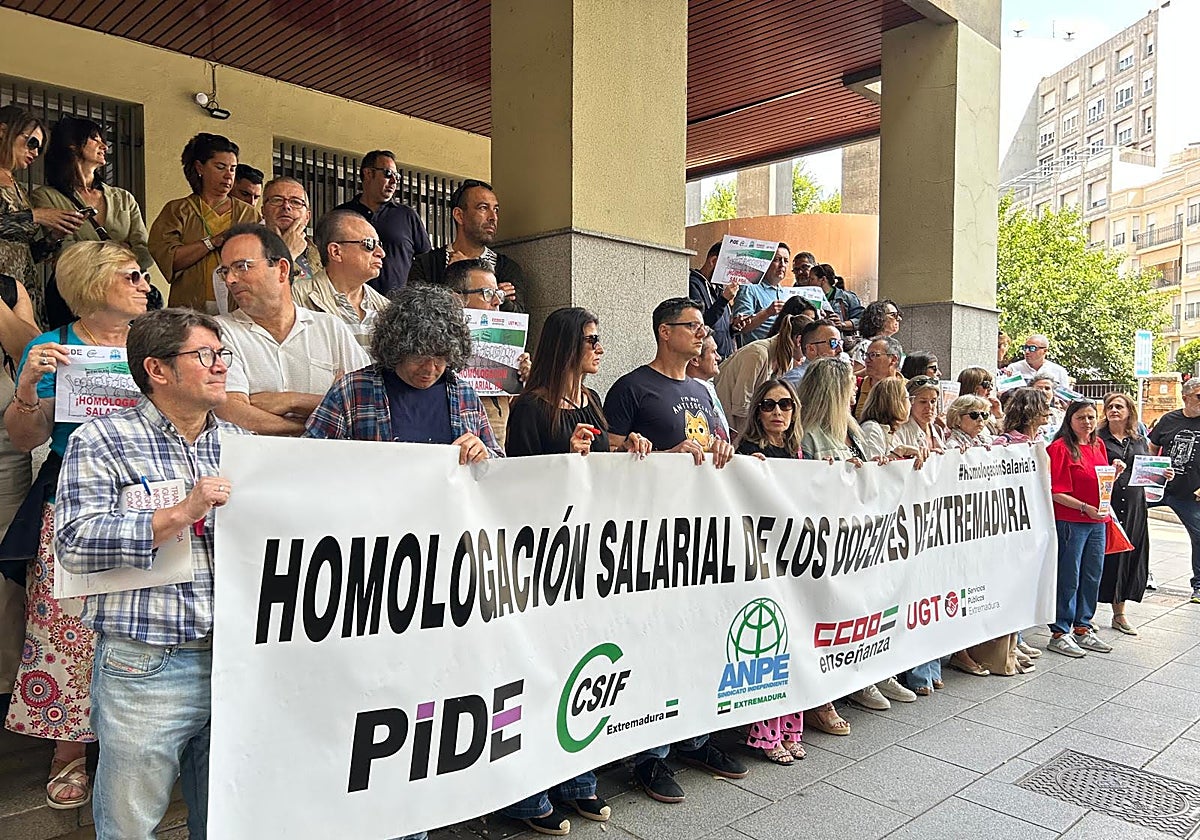Protesta contra la discriminación salarial convocada por los sindicatos.