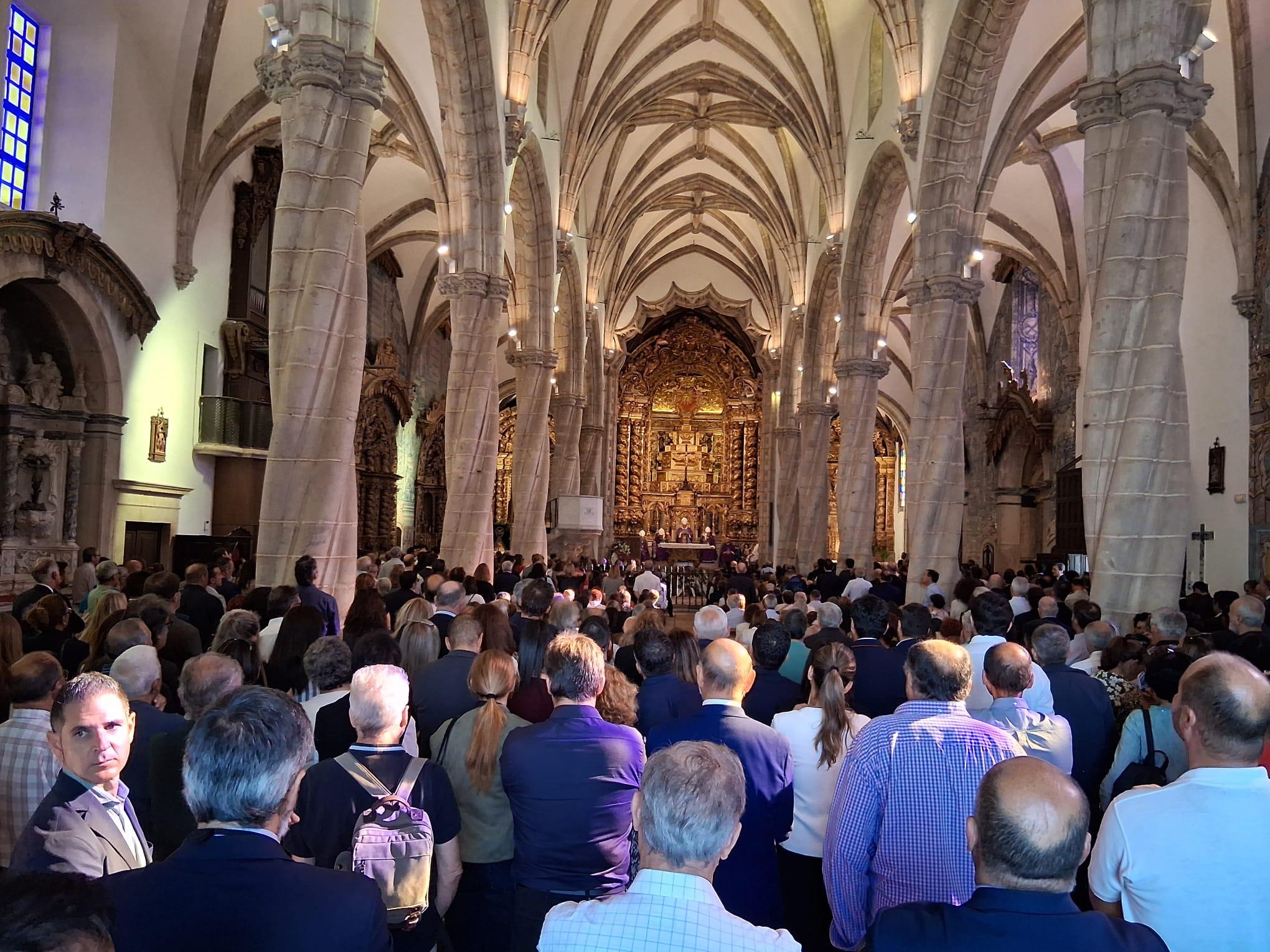 Cientos de personas despiden a Guillermo Fernández Vara en Olivenza