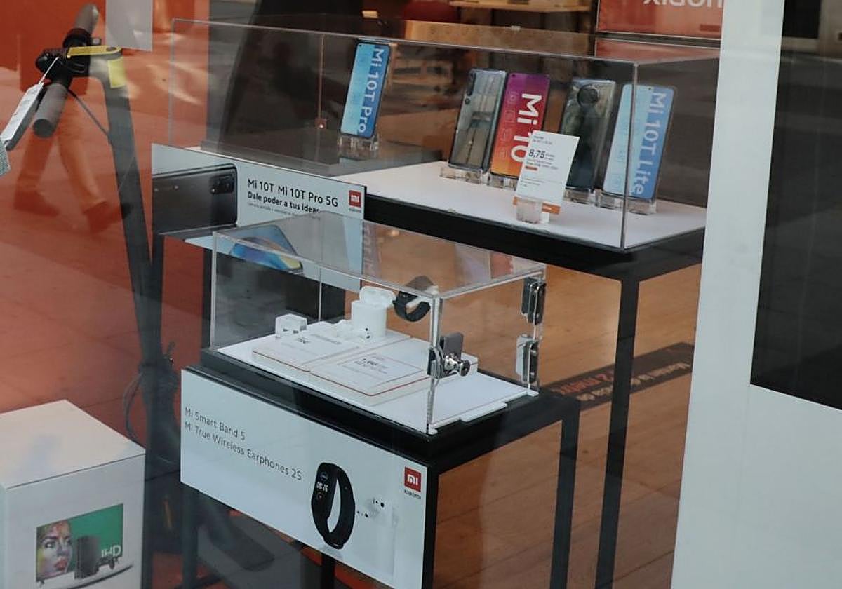 Dos menores detenidos por robar 20 móviles de alta gama en un establecimiento de Plasencia