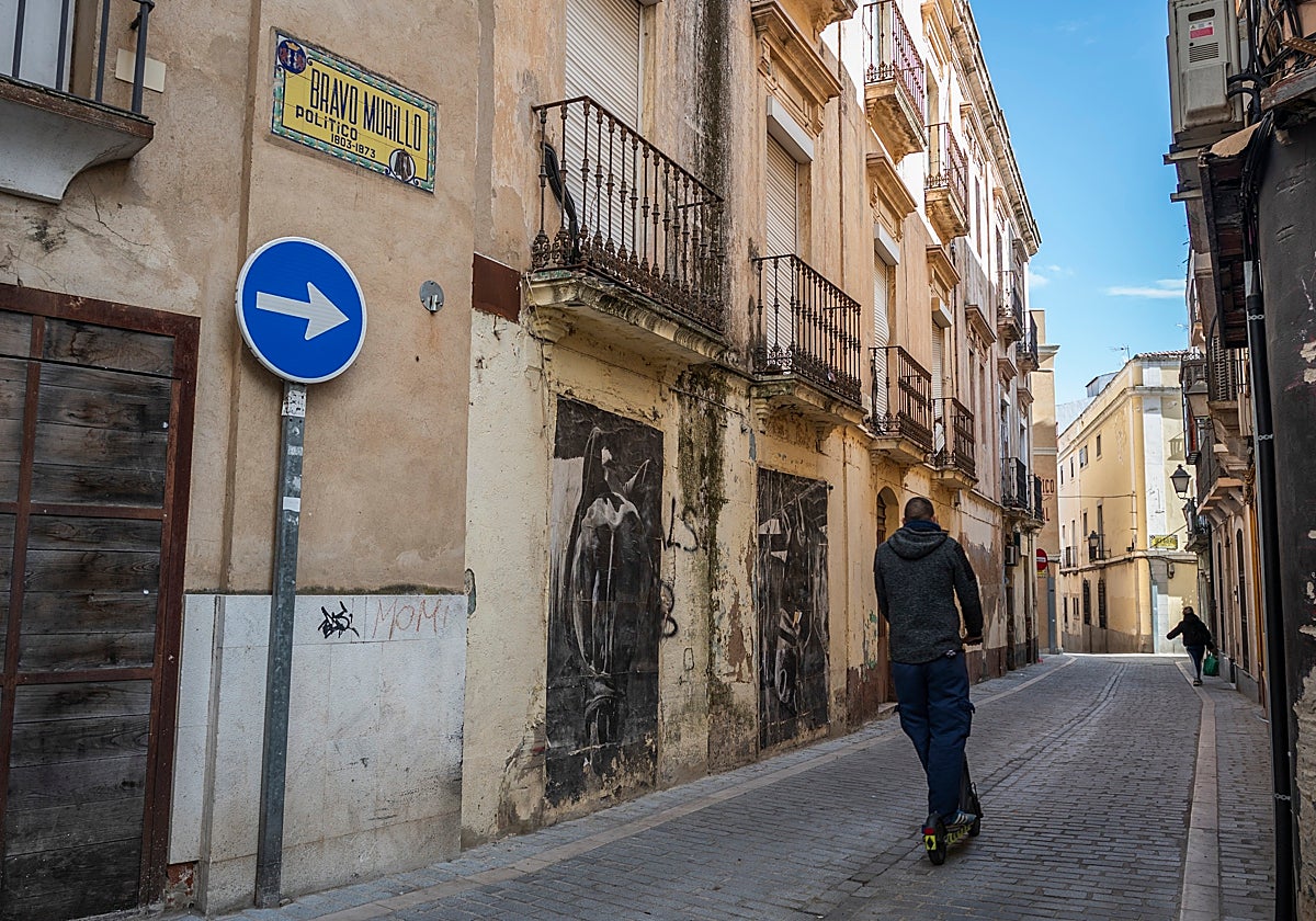 Calle Bravo Murillo, donde se encuentra parte del conventual en rehabilitación y donde irá el centro cívico que quiere construir el Ayuntamiento.