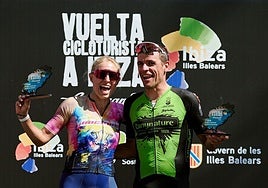 Pedro Sánchez Cidoncha en el podio de la Vuelta a Ibiza.