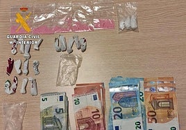 Droga y dinero intervenidos a los dos hermanos de Los Santos de Maimona