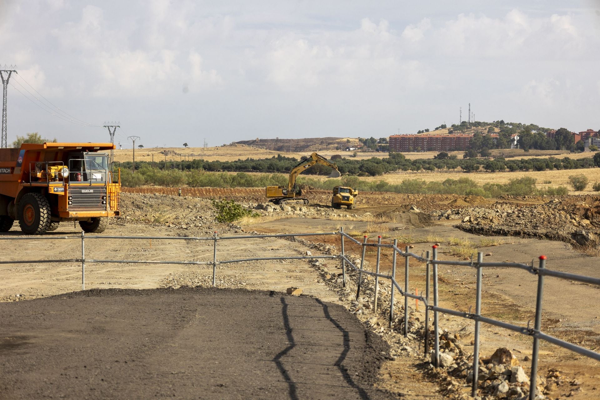 Fotos | Pedro Sánchez y Óscar Puente visitan las obras de la A-58, que unirá Badajoz y Cáceres