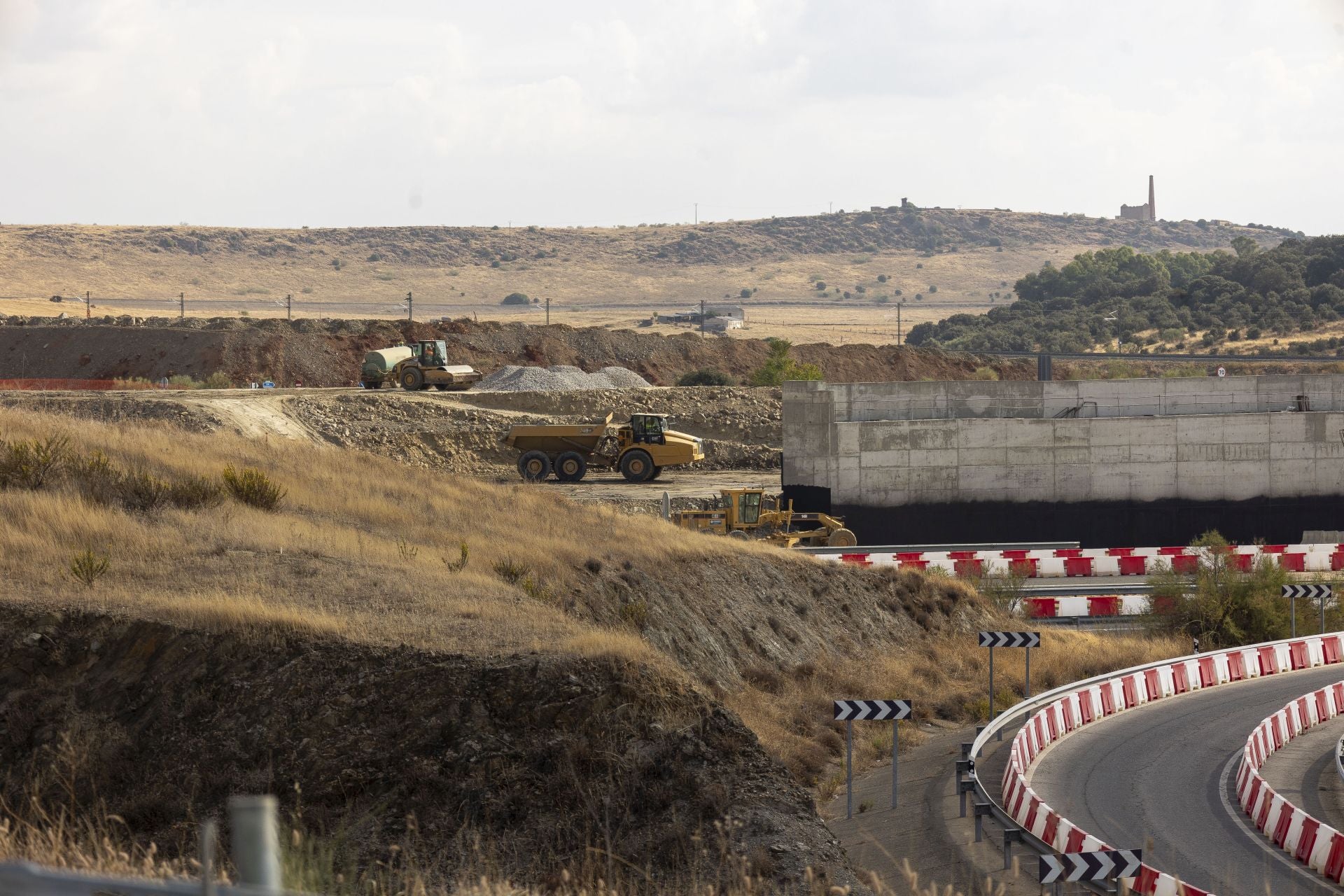 Fotos | Pedro Sánchez y Óscar Puente visitan las obras de la A-58, que unirá Badajoz y Cáceres