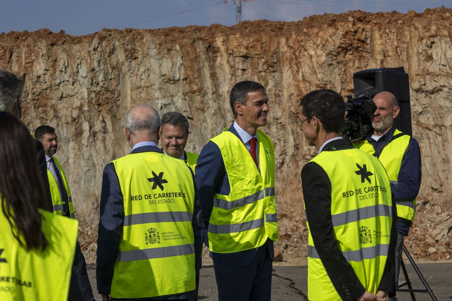 Fotos | Pedro Sánchez y Óscar Puente visitan las obras de la A-58, que unirá Badajoz y Cáceres