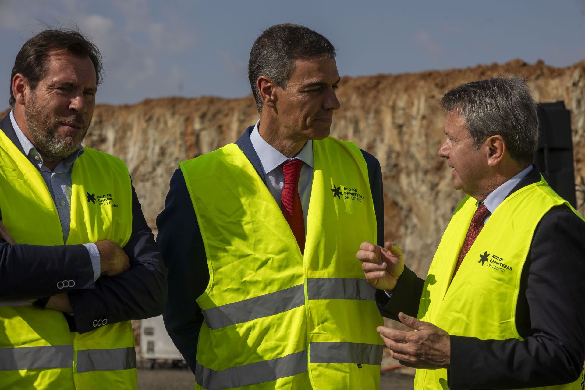 Fotos | Pedro Sánchez y Óscar Puente visitan las obras de la A-58, que unirá Badajoz y Cáceres