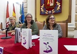 Cora Ibáñez, Elvira Bueno y Cora Ibáñez en la presentación de 'El camino mágico de Ana'.
