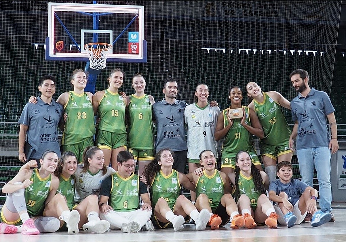 La plantilla del Al-Qázeres tras su última victoria liguera ante el Castelló.