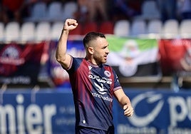 El delantero azulgrana Frodo celebra un tanto esta temporada.