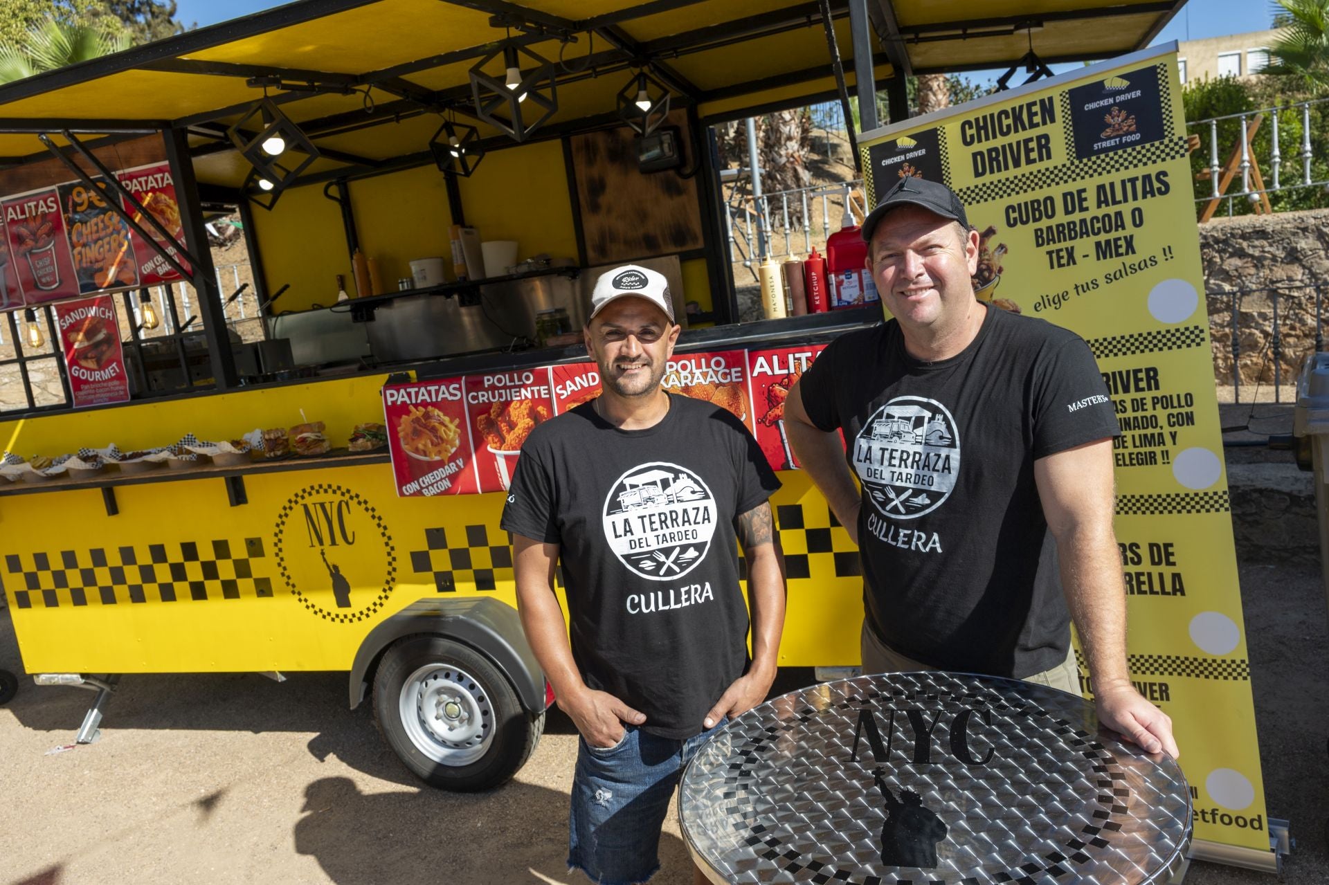 Gerard y Gonzalo, dos uruguayos llegados desde Sueca (Valencia) con su Chicken Driver. 