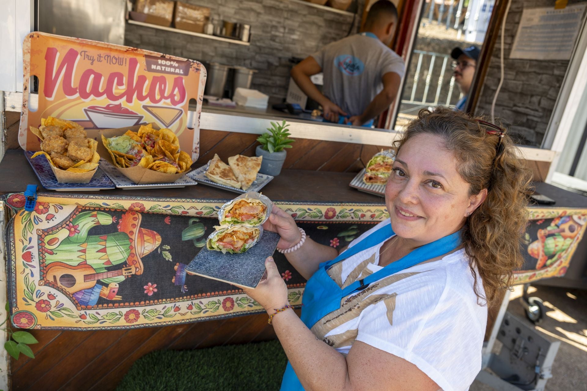 Sandra ha hecho diez horas y media de viaje desde Castellón para volver a Badajoz con su 'Lujuria foodtruck'. 
