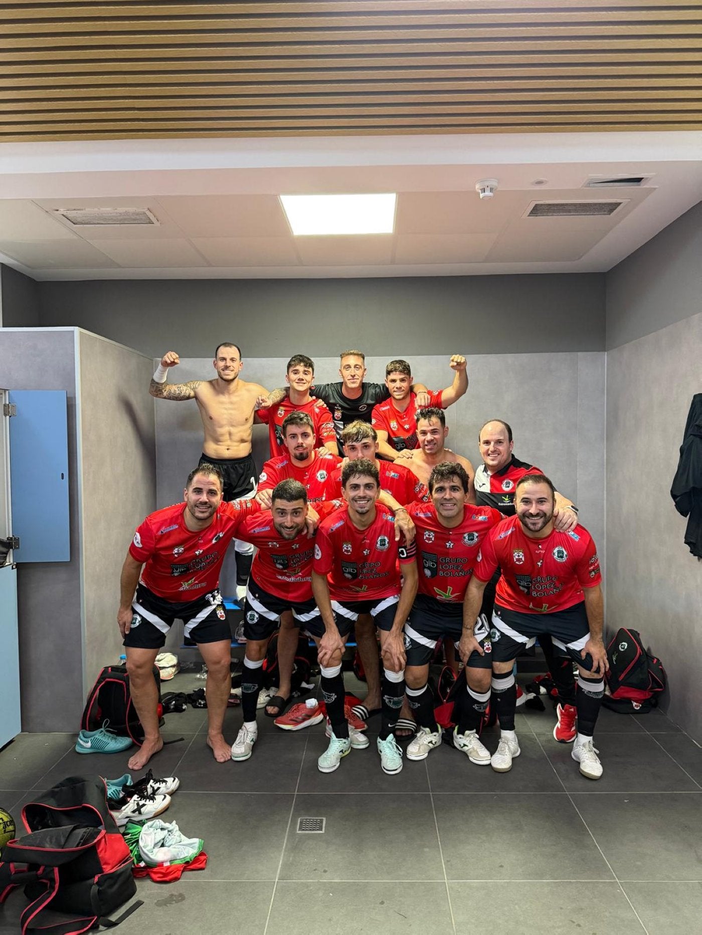 El equipo fontanés festeja su nueva victoria.