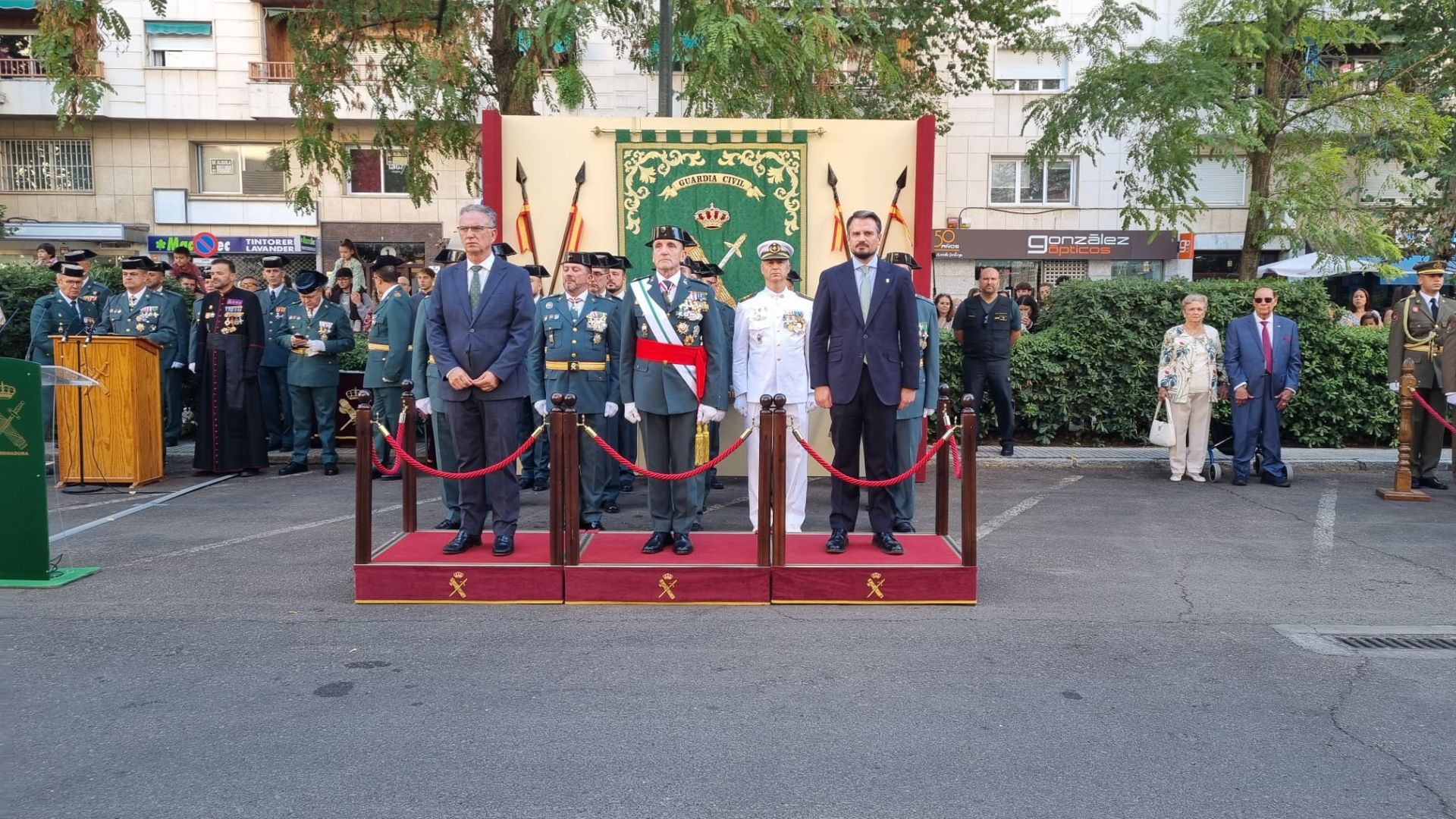 Fotos | Celebración del Día del Pilar en la Comandacia de la Guardia Civil en Badajoz