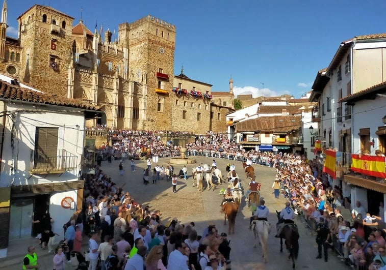 Más de mil caballistas honran en Guadalupe a la Reina de la Hispanidad