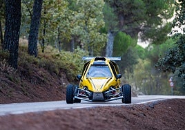José Miguel Pérez con su monoplaza en la Subida a Tentudía.