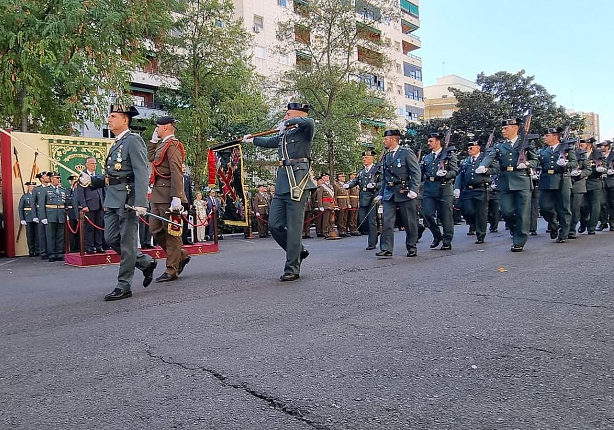 Desfile de la Guardia Civil, este domingo junto a la Comandancia de Badajoz.