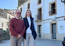 Luis Paniagua en compañía de María Guardiola.