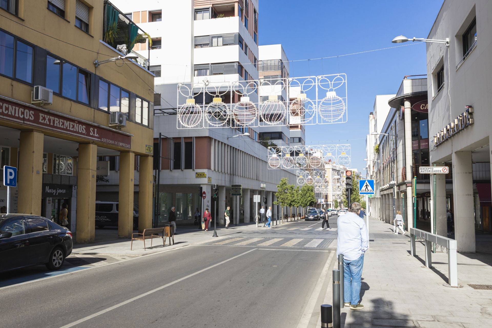 Las luces de Navidad ya se dejan ver en Badajoz