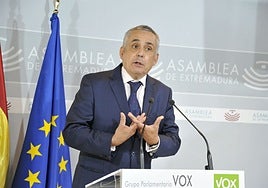 Ángel Pelayo Gordillo, presidente del Grupo Parlamentario Vox, en la presentación de sus propuestas.