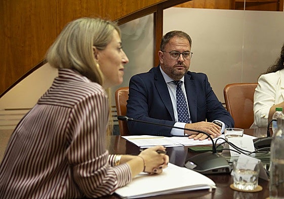 Guardiola, Osuna, y Yáñez, primera teniente de alcalde emeritense, en la reunión esta mañana en Presidencia de la Junta.