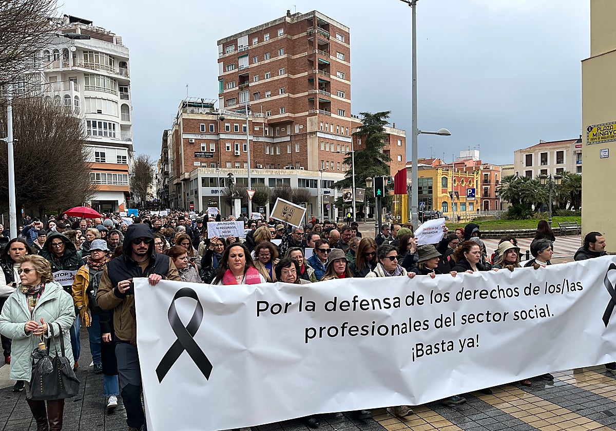 Protesta en Badajoz tras la muerte de una educadora social en un piso de menores.