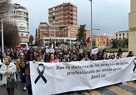 Protesta en Badajoz tras la muerte de una educadora social en un piso de menores.
