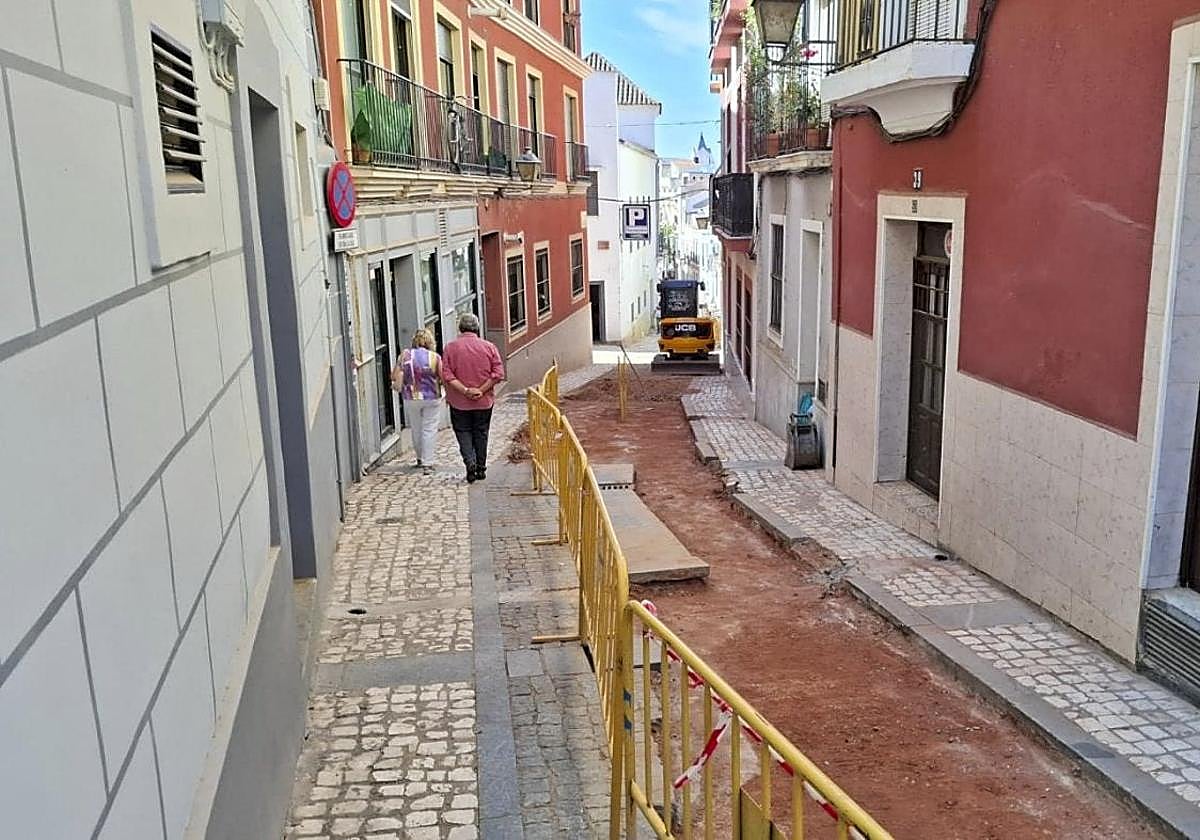 Obras en la calle San Pedro de Alcántara de Badajoz.