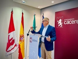 Emilio Borrega.