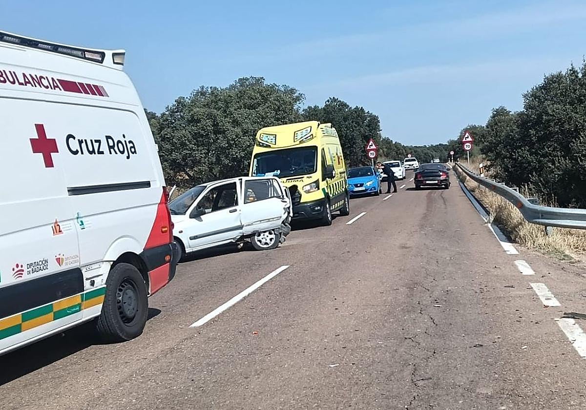 Equipos de emergencias en el lugar del accidente.