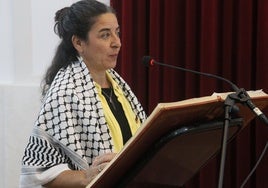 Montserrat Girón, única concejala de Unidas por Mérida en el Pleno emeritense.