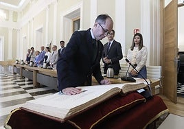 Toma de posesión de Francisco Flores en el pleno de este jueves.