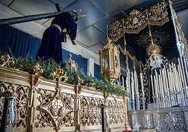 Los pasos de Nuestro Padre Jesús Nazareno y la Virgen de los Dolores, ya listos en Calvario para la procesión extraordinaria.