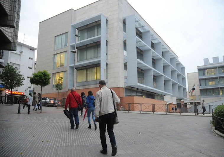 Más de 4.000 extrabajadores de la Junta cobrarán la subida del 2% de 2020
